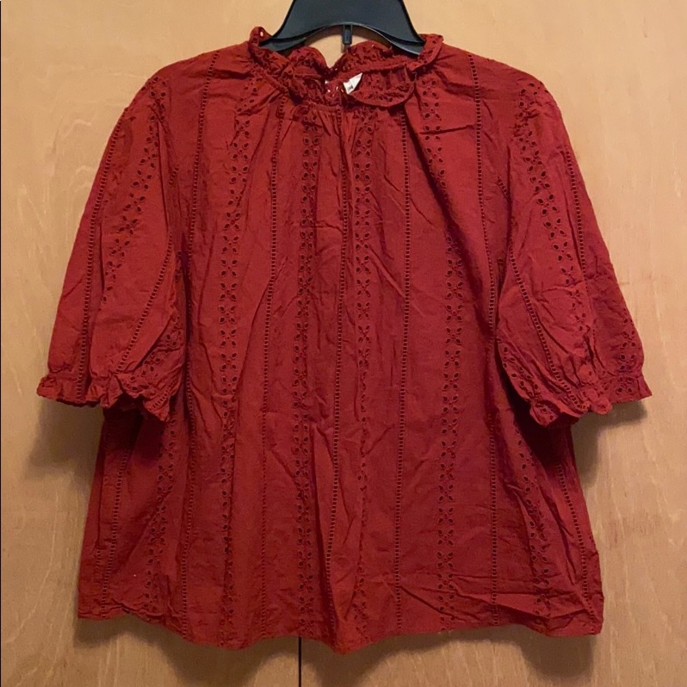 Universal Thread Eyelet Top in Rust